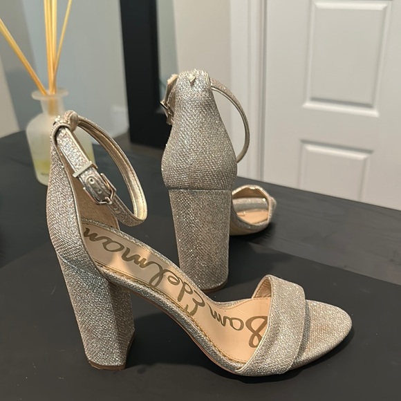 Sam Edelman Silver Heels Elegant Metallic Design - Picture 2 of 2